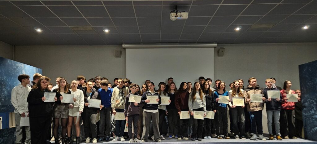 Remise des diplômes Tous les diplômes sur scène