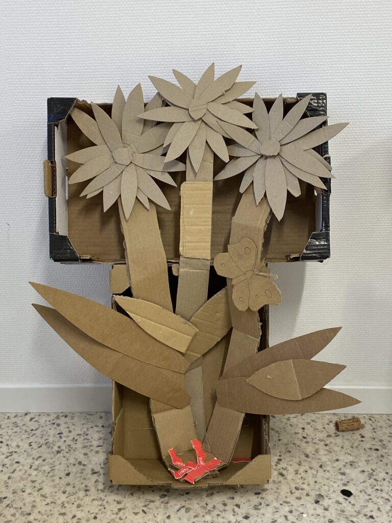 sculpture carton fleur